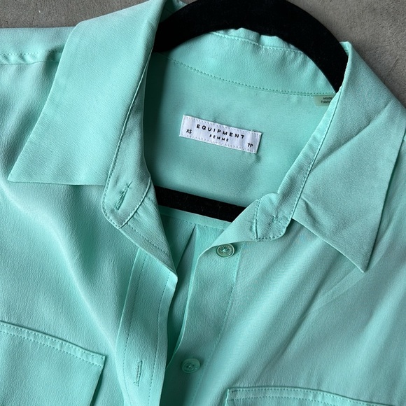EQUIPMENT silk sleeveless button down blouse - Picture 2 of 5